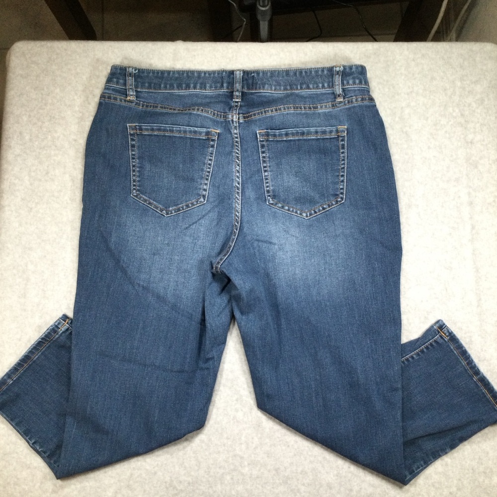 Lane Bryant Crop Blue Denim Jeans - Picture 5 of 7